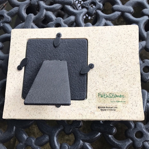 Stone picture frame with 3 heart shaped Stones - Picture 2 of 4